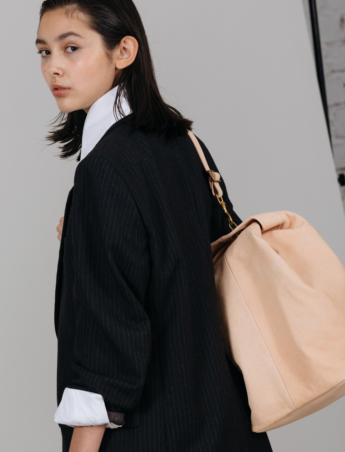 SAILING M BAG + Leather Sailing Bag + Powder Beige